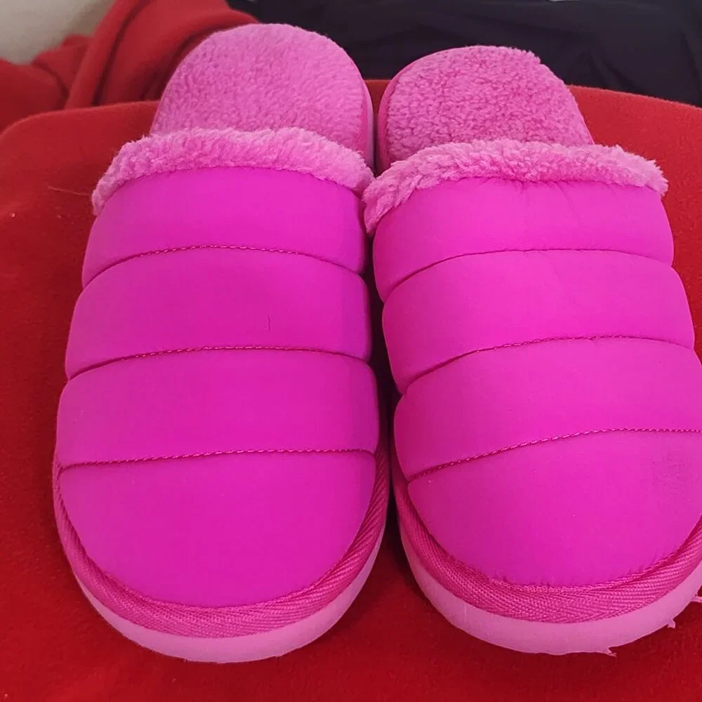 Wondershop at Target Kids Pink Faux Fur Lined Cushion Charlie Slipper Size M 2-3
